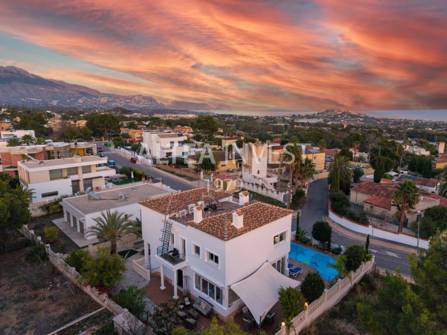 1475 - Elegant and Modern Villa with Panoramic Views of the Mediterranean Sea