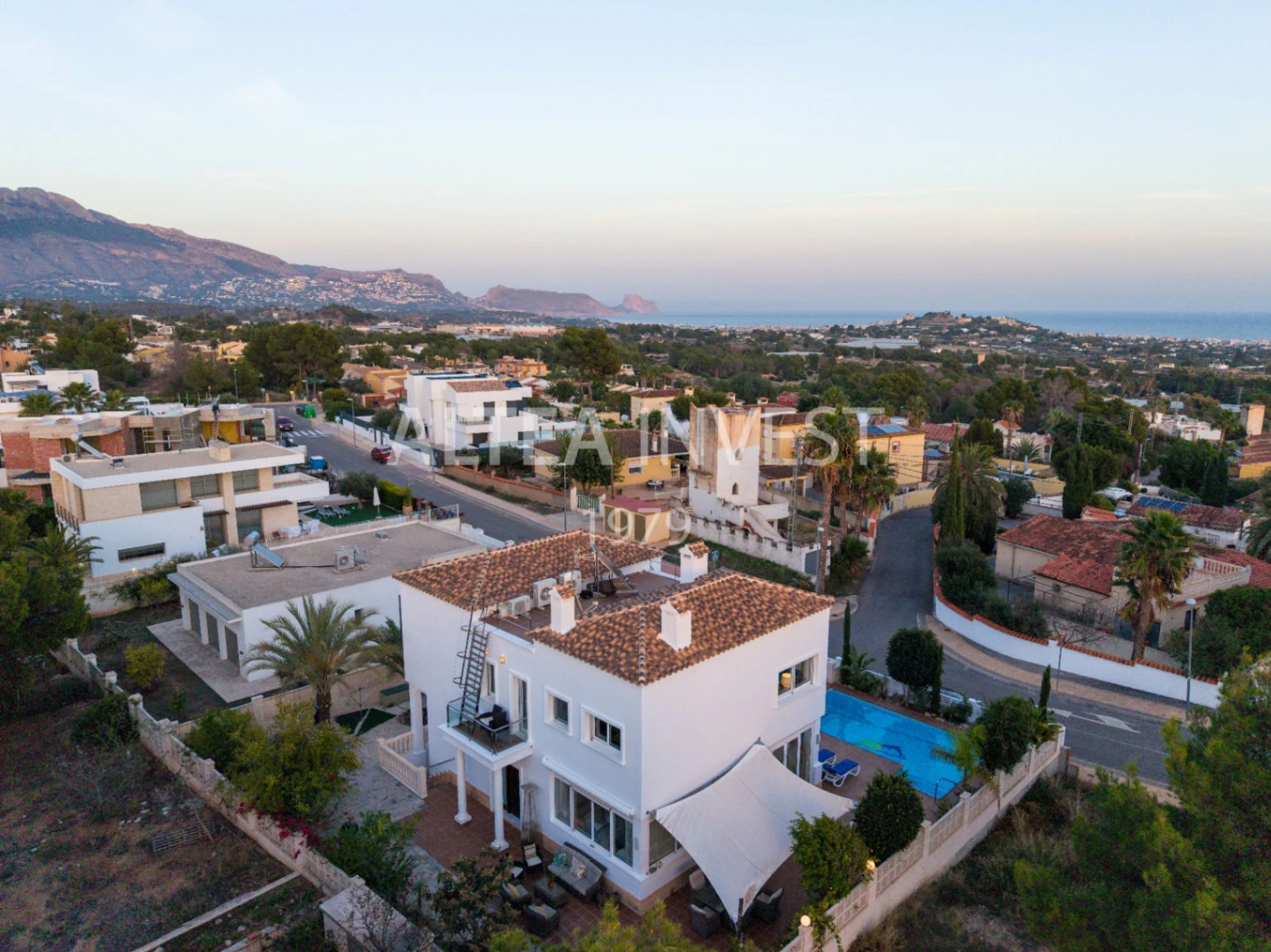 1475 - Elegant and Modern Villa with Panoramic Views of the Mediterranean Sea