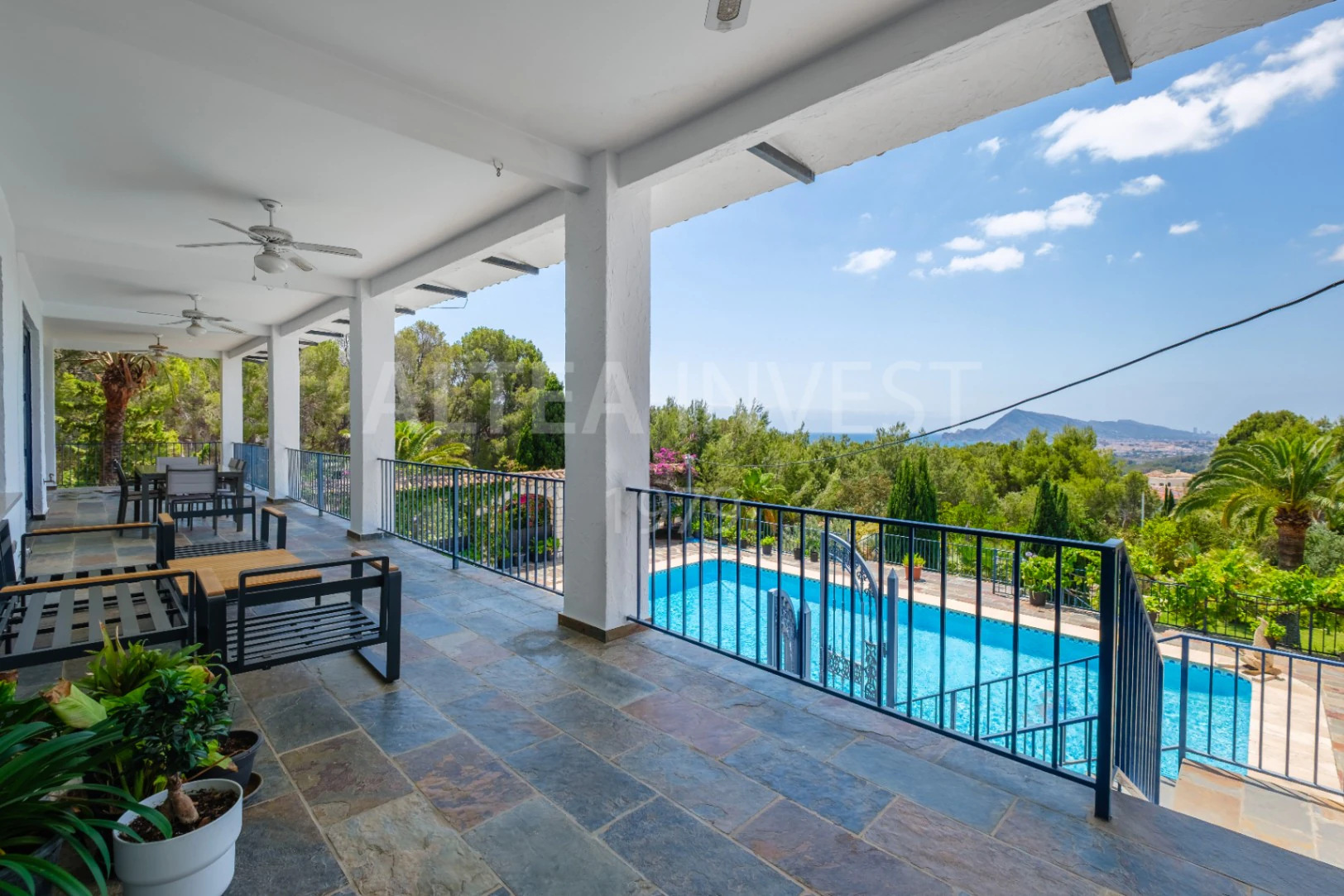 1563 - Exklusive Villa mit großem Grundstück und Panoramablick