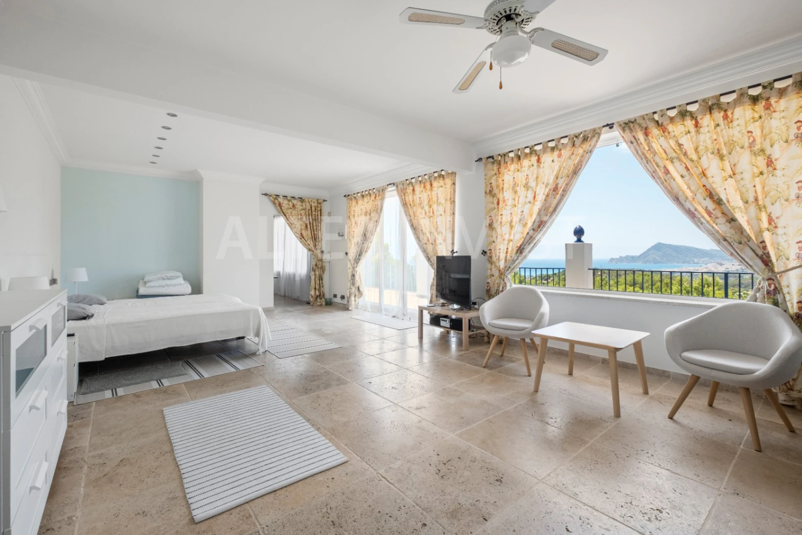 1563 - Exklusive Villa mit großem Grundstück und Panoramablick