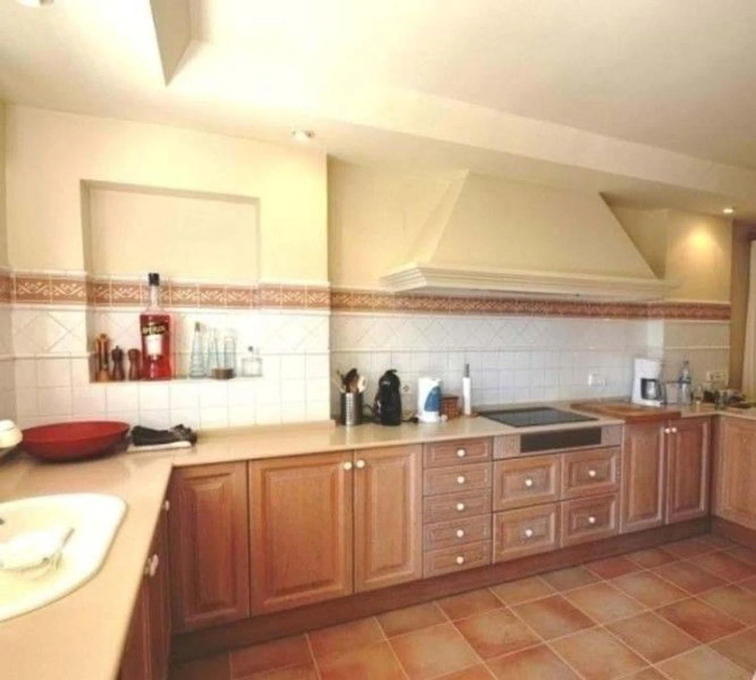 Luxury avant-garde villa with spacious areas in the exclusive Coblanca Urbanization.