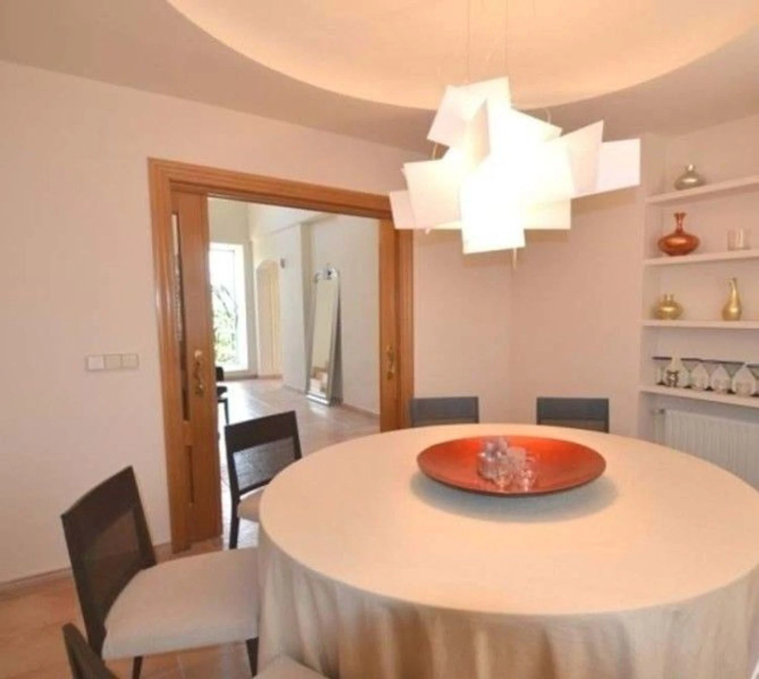 Luxury avant-garde villa with spacious areas in the exclusive Coblanca Urbanization.