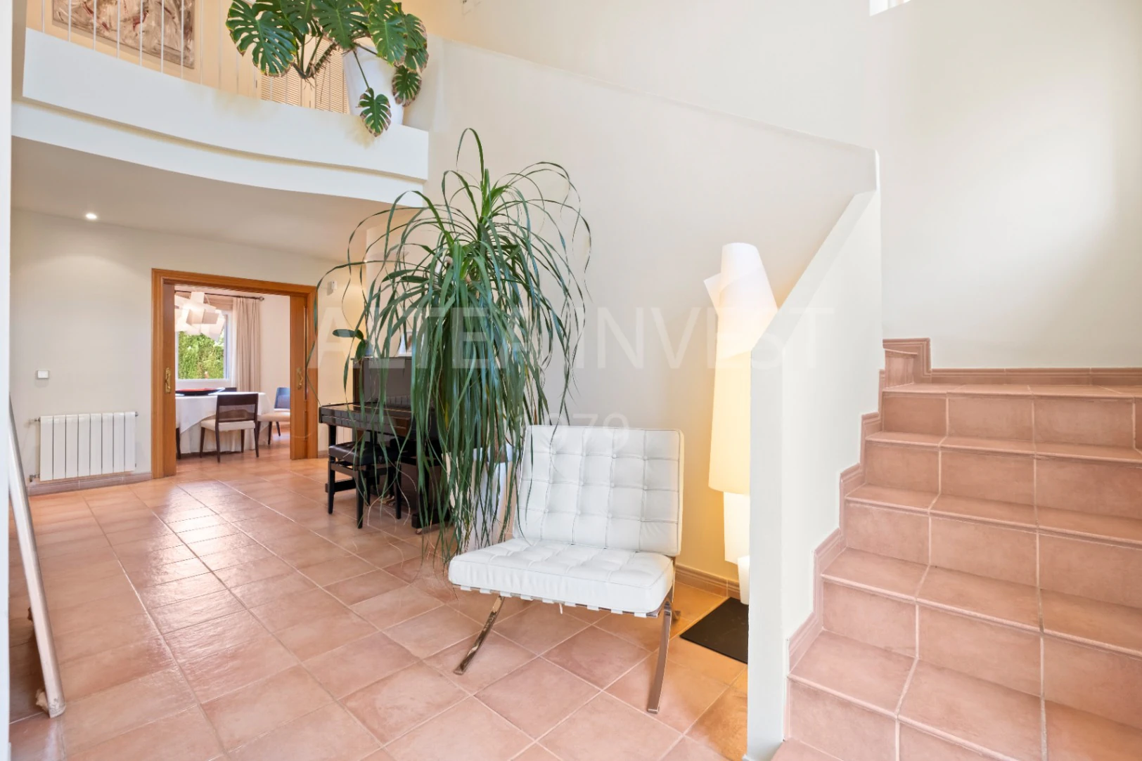1568 - Luxury avant-garde villa with spacious areas in the exclusive Coblanca Urbanization