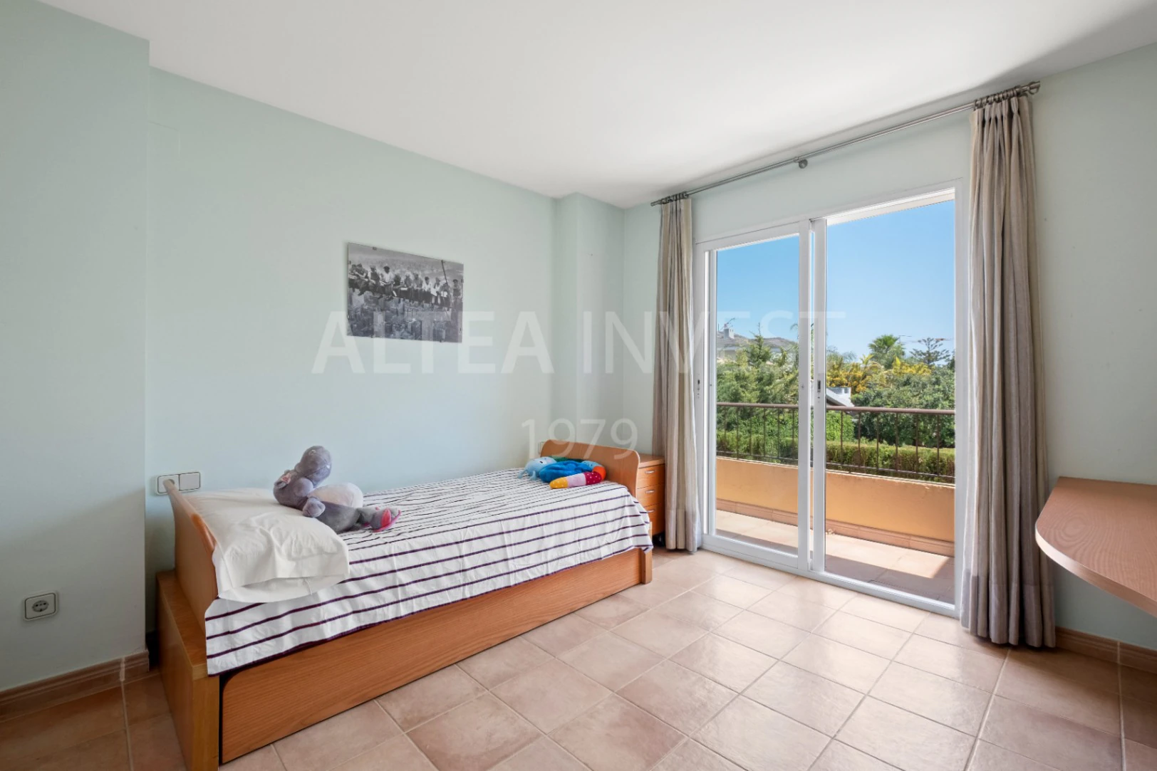 1568 - Luxury avant-garde villa with spacious areas in the exclusive Coblanca Urbanization