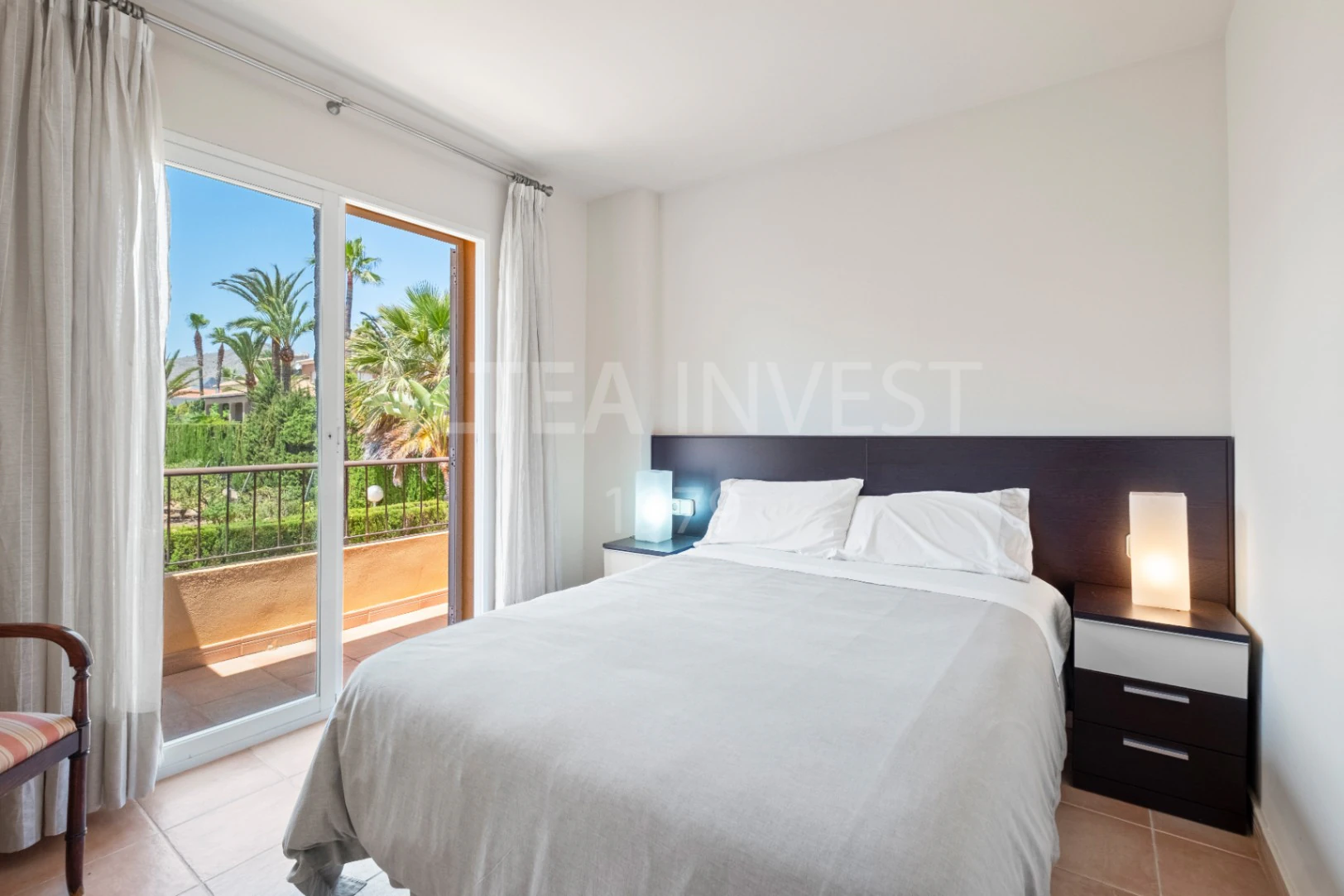 1568 - Luxury avant-garde villa with spacious areas in the exclusive Coblanca Urbanization