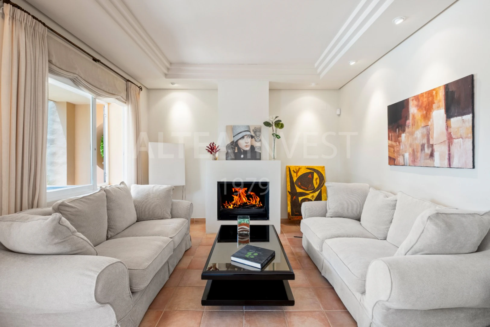 1568 - Luxury avant-garde villa with spacious areas in the exclusive Coblanca Urbanization