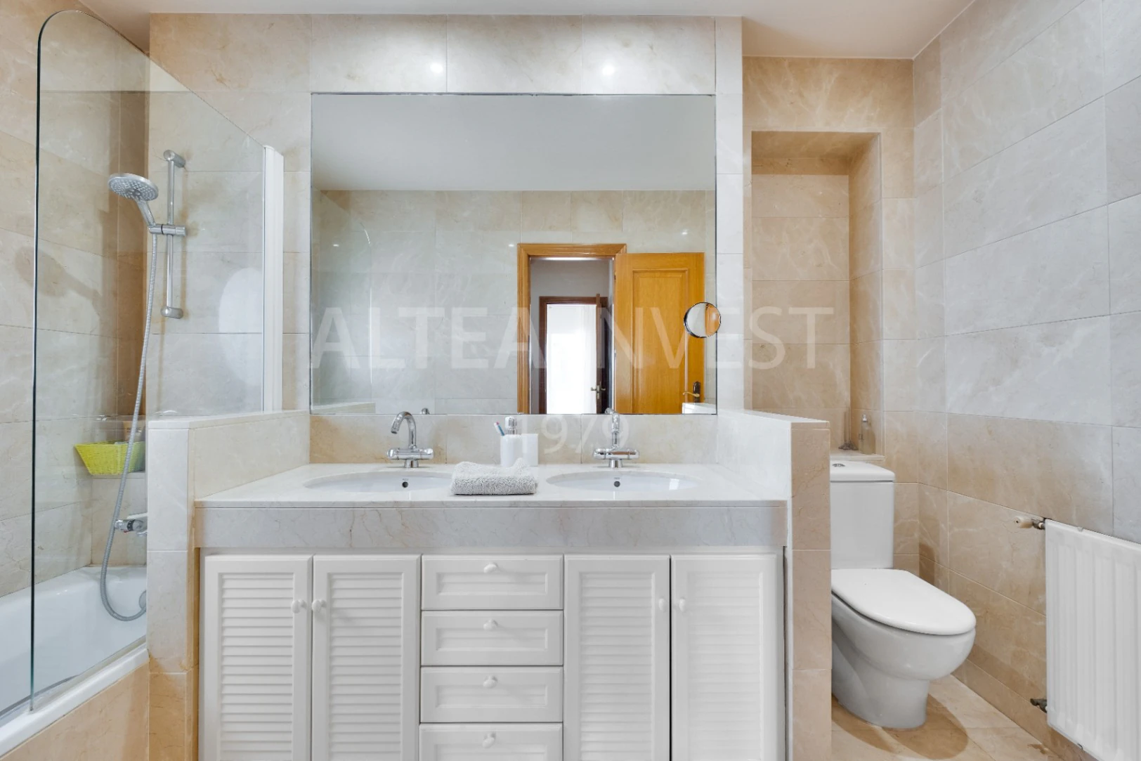 1568 - Luxury avant-garde villa with spacious areas in the exclusive Coblanca Urbanization