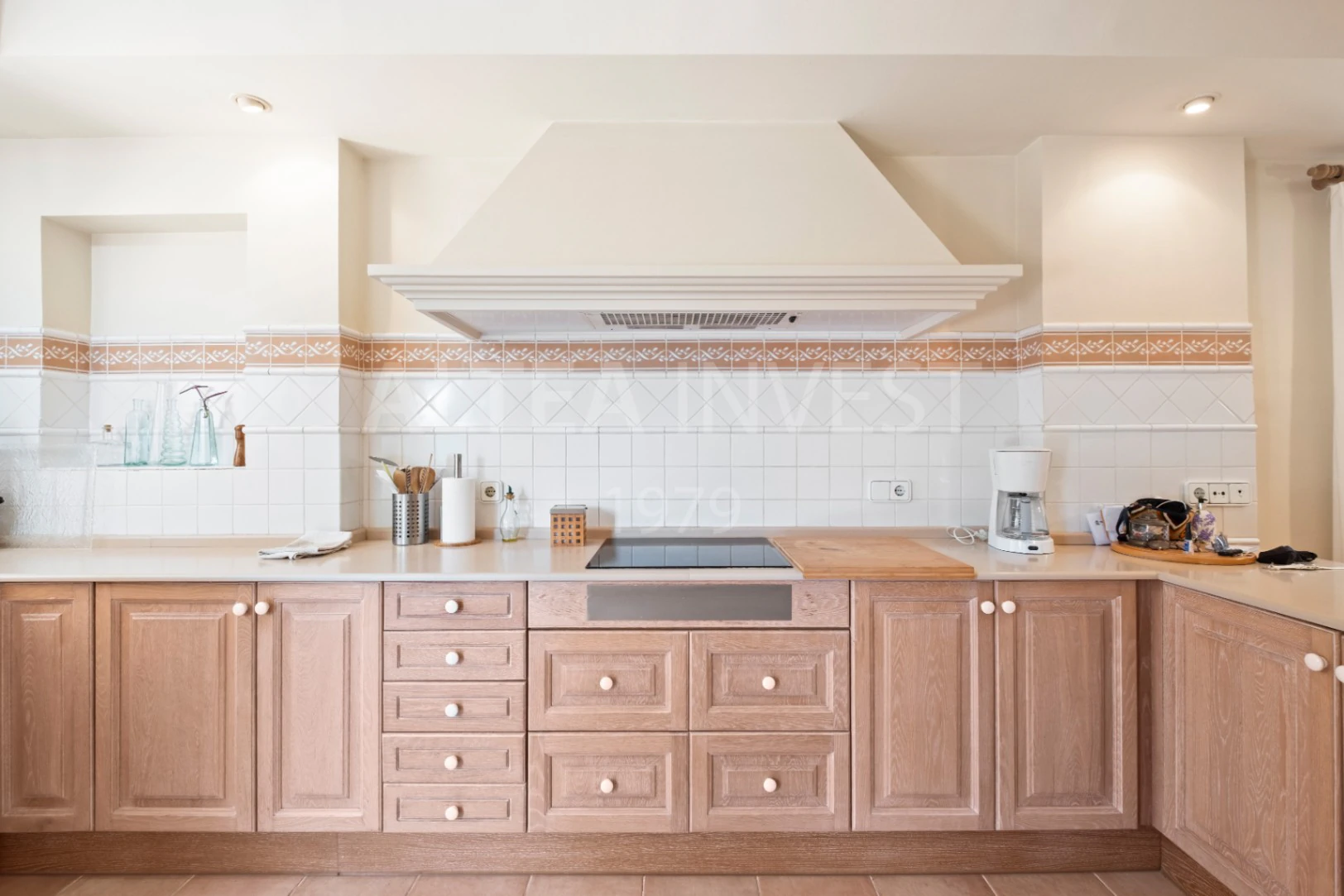 1568 - Luxury avant-garde villa with spacious areas in the exclusive Coblanca Urbanization