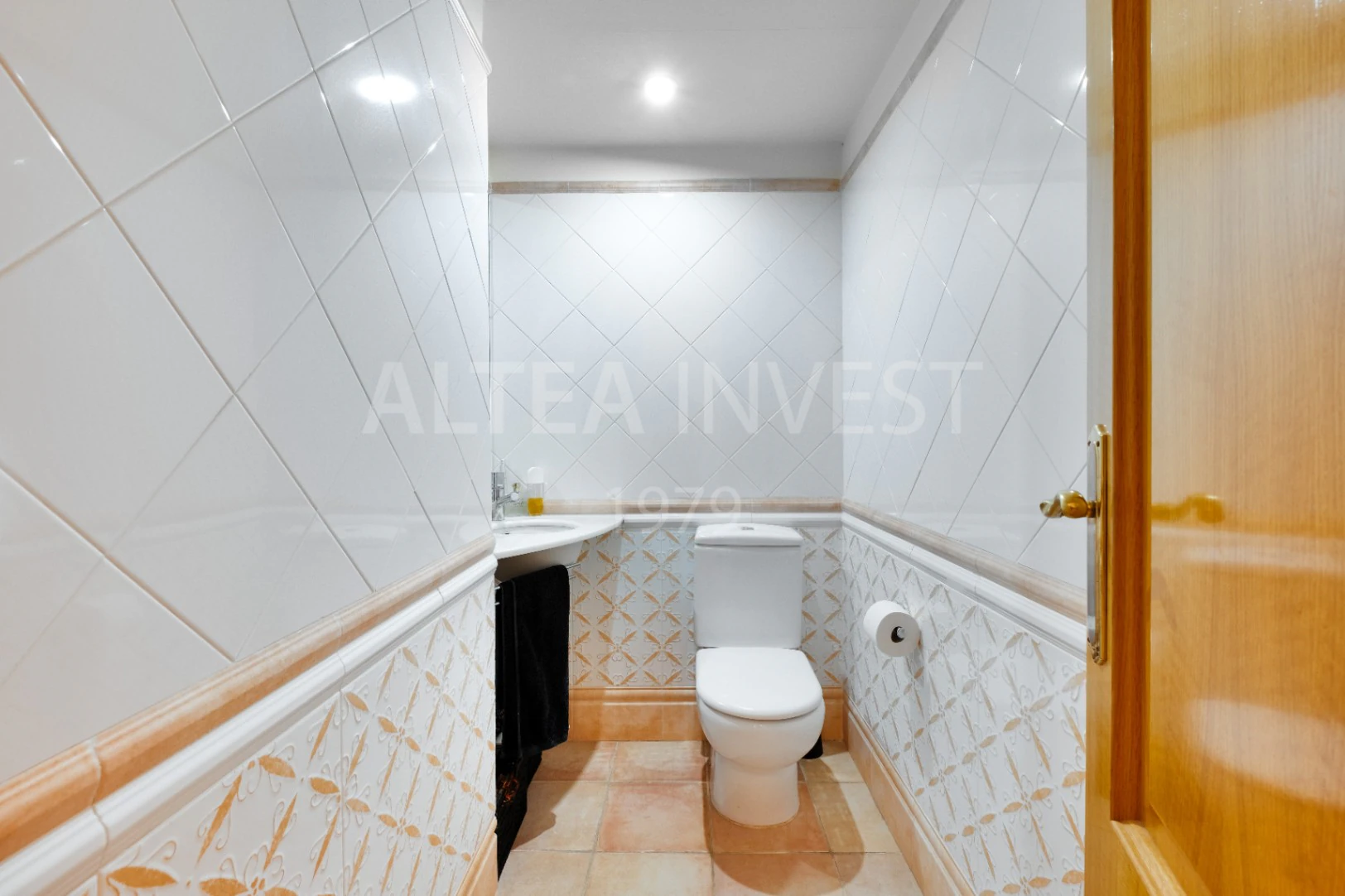 1568 - Luxury avant-garde villa with spacious areas in the exclusive Coblanca Urbanization