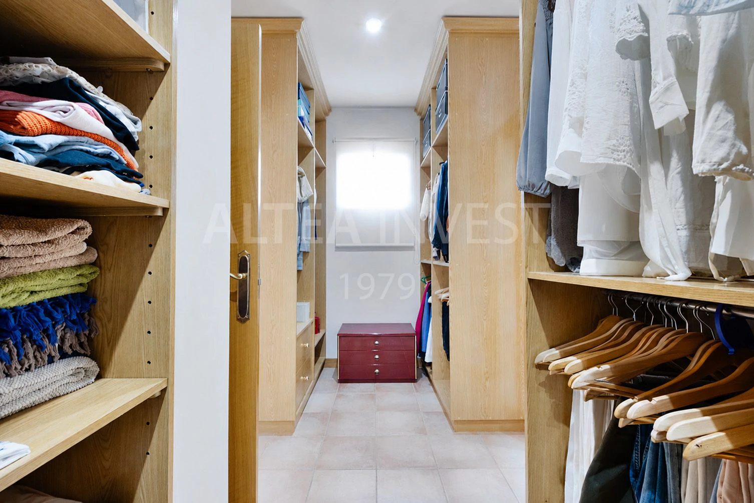 1568 - Luxury avant-garde villa with spacious areas in the exclusive Coblanca Urbanization