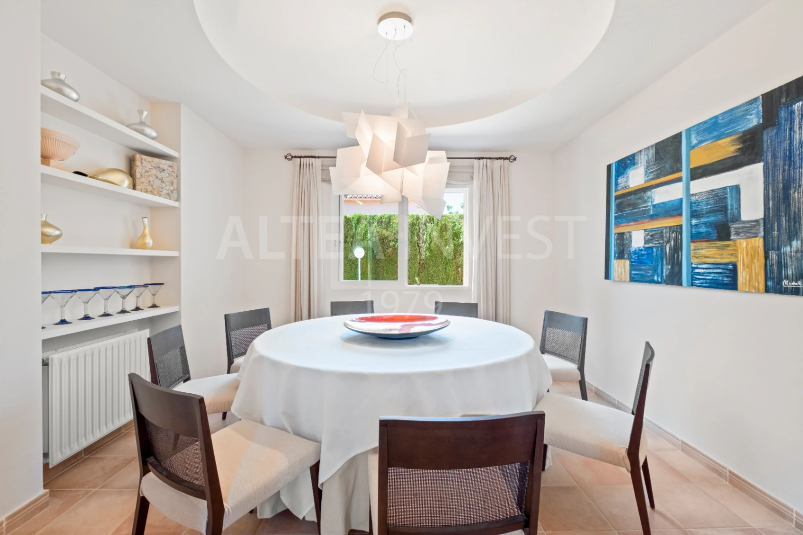 1568 - Luxury avant-garde villa with spacious areas in the exclusive Coblanca Urbanization