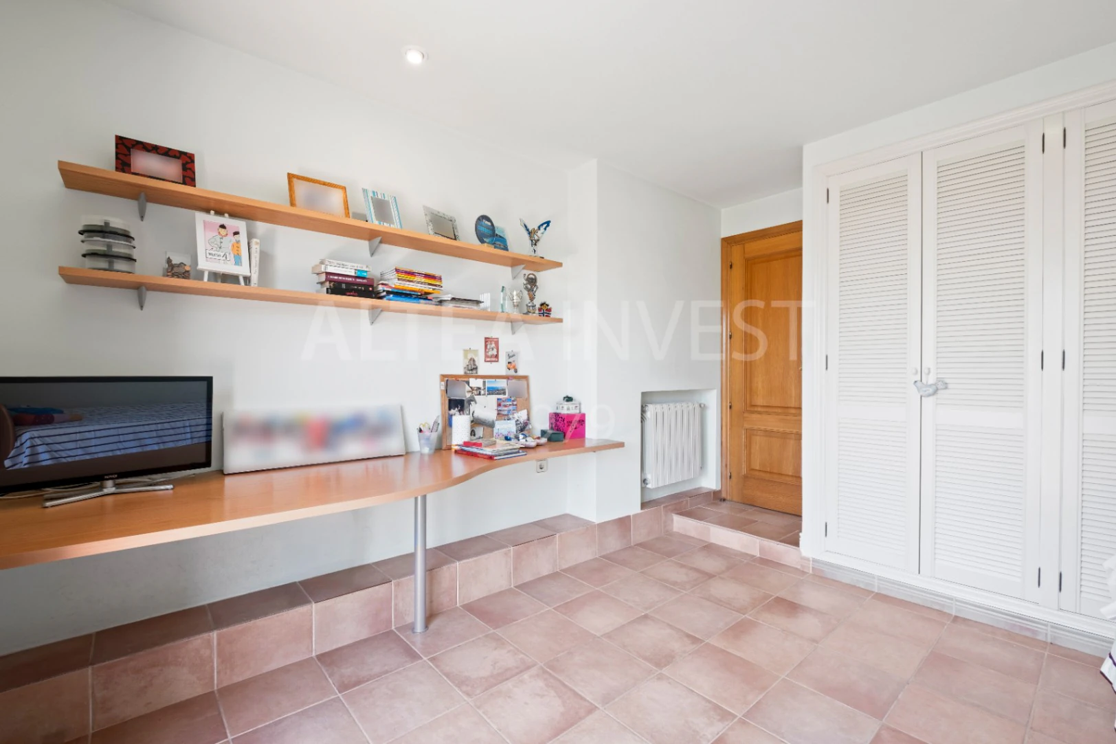 1568 - Luxury avant-garde villa with spacious areas in the exclusive Coblanca Urbanization