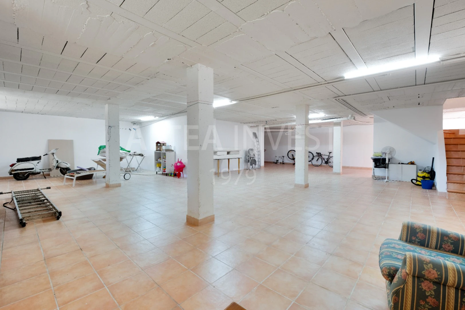 1568 - Luxury avant-garde villa with spacious areas in the exclusive Coblanca Urbanization
