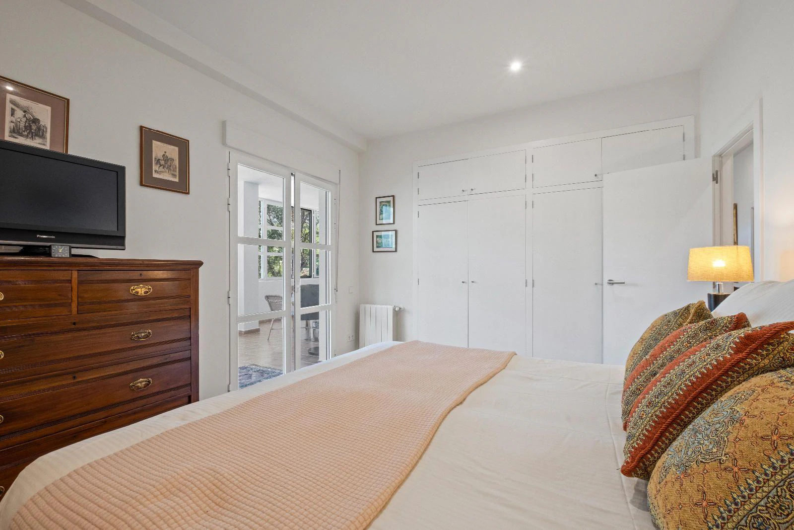 1294 - Elegant Contemporary Villa on the Frontline of the Golf Club