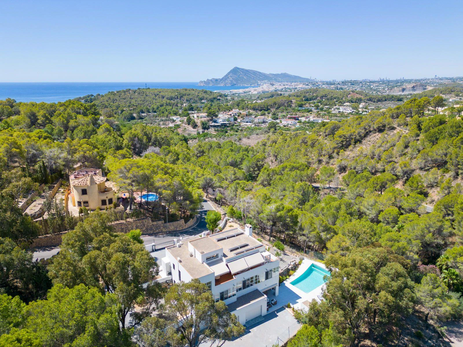 1294 - Elegant Contemporary Villa on the Frontline of the Golf Club