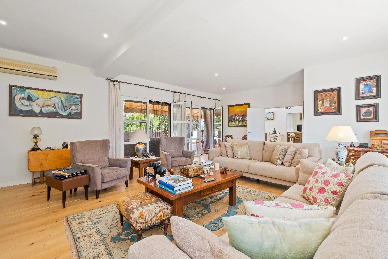 1294 - Elegant Contemporary Villa on the Frontline of the Golf Club