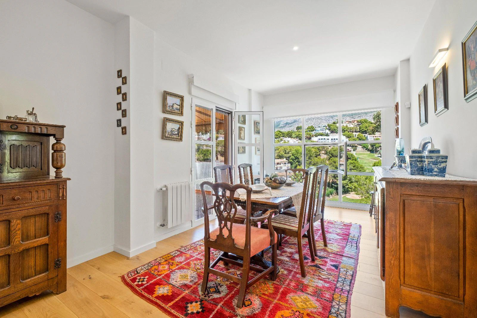 1294 - Elegant Contemporary Villa on the Frontline of the Golf Club