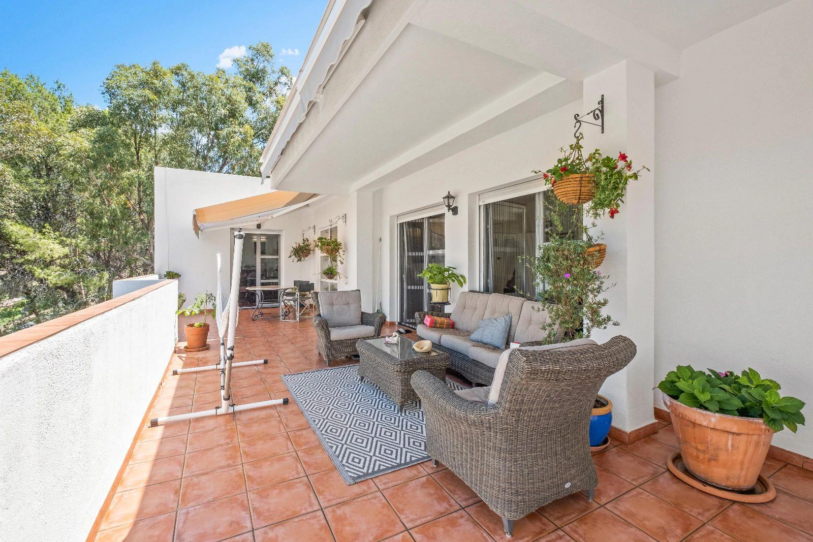 1294 - Elegant Contemporary Villa on the Frontline of the Golf Club