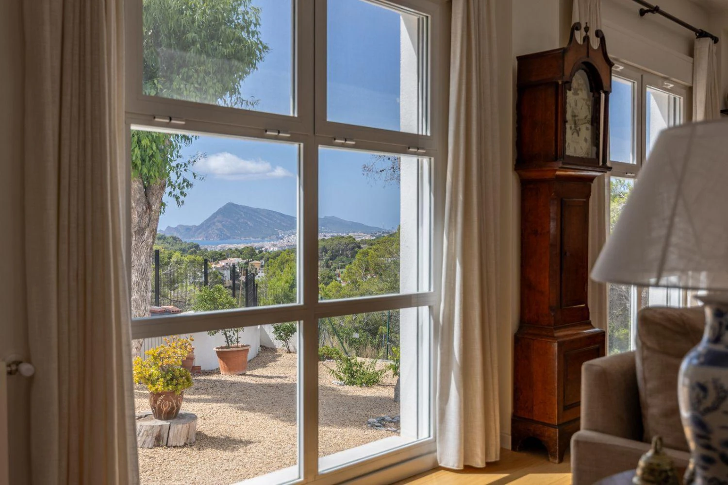 1294 - Elegant Contemporary Villa on the Frontline of the Golf Club