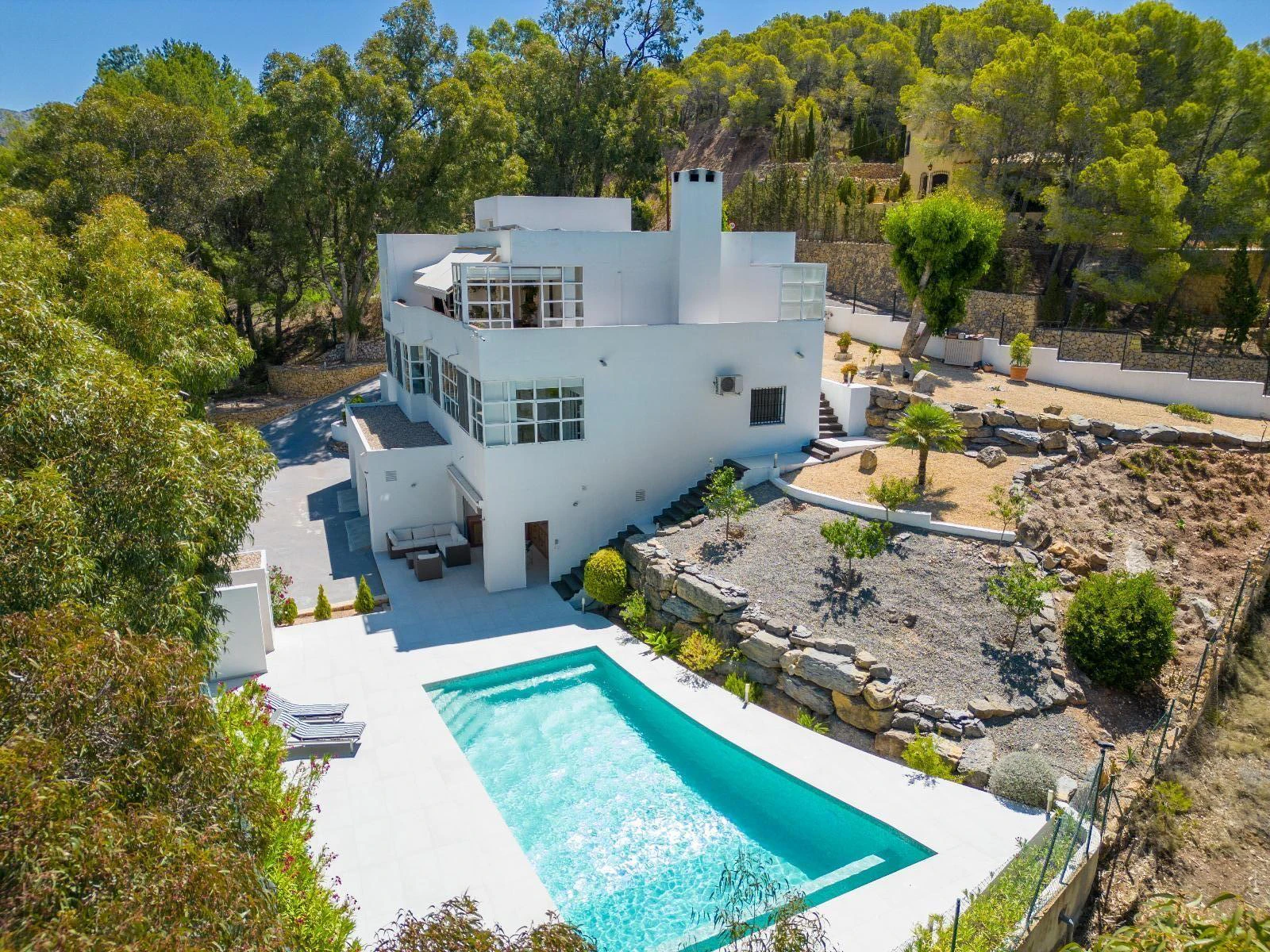 1294 - Elegant Contemporary Villa on the Frontline of the Golf Club