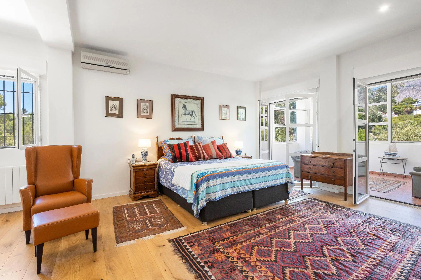 1294 - Elegant Contemporary Villa on the Frontline of the Golf Club