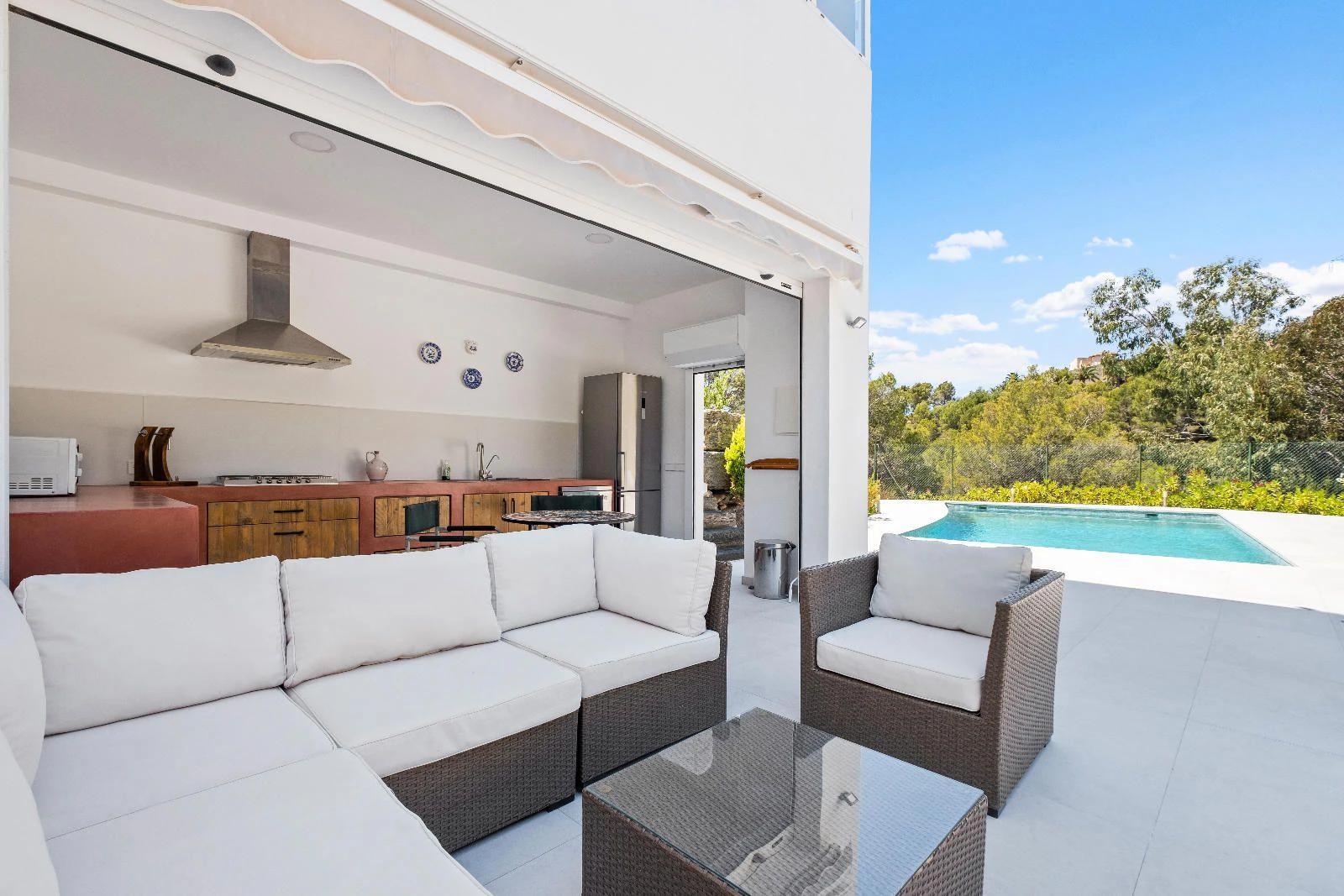 1294 - Elegant Contemporary Villa on the Frontline of the Golf Club