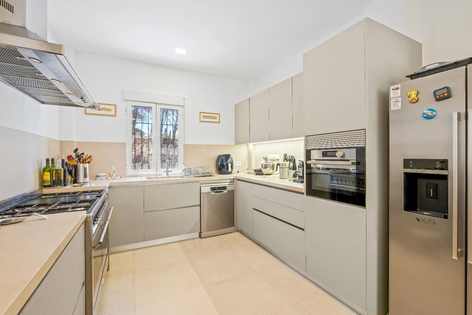1294 - Elegant Contemporary Villa on the Frontline of the Golf Club