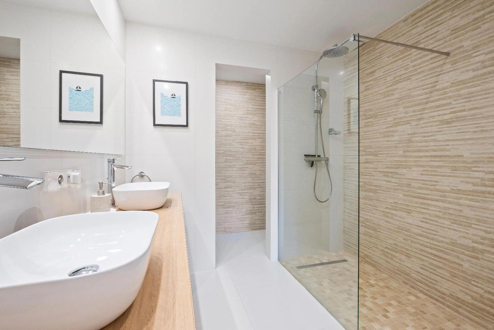 1294 - Elegant Contemporary Villa on the Frontline of the Golf Club
