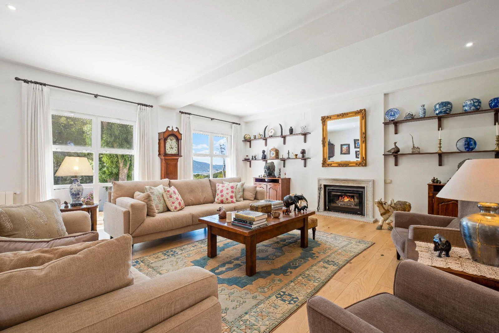 1294 - Elegant Contemporary Villa on the Frontline of the Golf Club