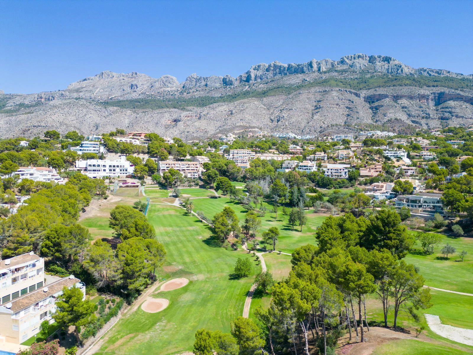 1294 - Elegant Contemporary Villa on the Frontline of the Golf Club