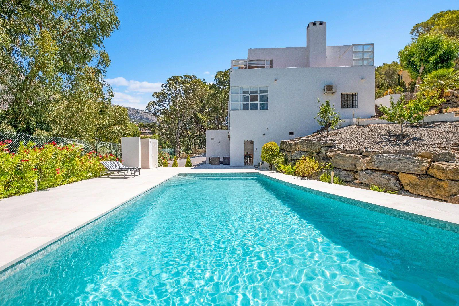 1294 - Elegant Contemporary Villa on the Frontline of the Golf Club
