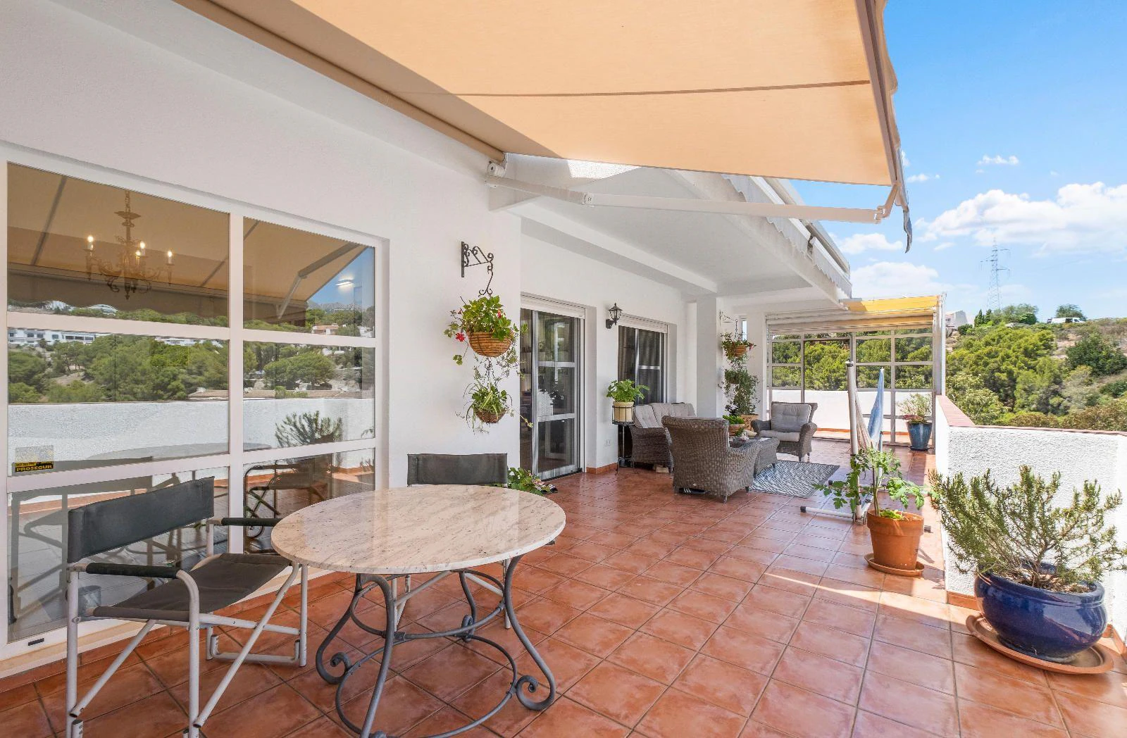 1294 - Elegant Contemporary Villa on the Frontline of the Golf Club