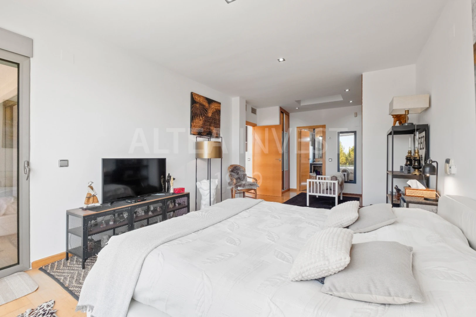 1569 - Exclusiva Villa Contemporánea con Amplio Semisótano y Vistas a la Sierra de Bernia en Altea