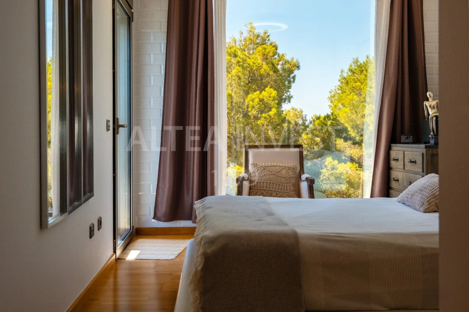1569 - Exclusiva Villa Contemporánea con Amplio Semisótano y Vistas a la Sierra de Bernia en Altea