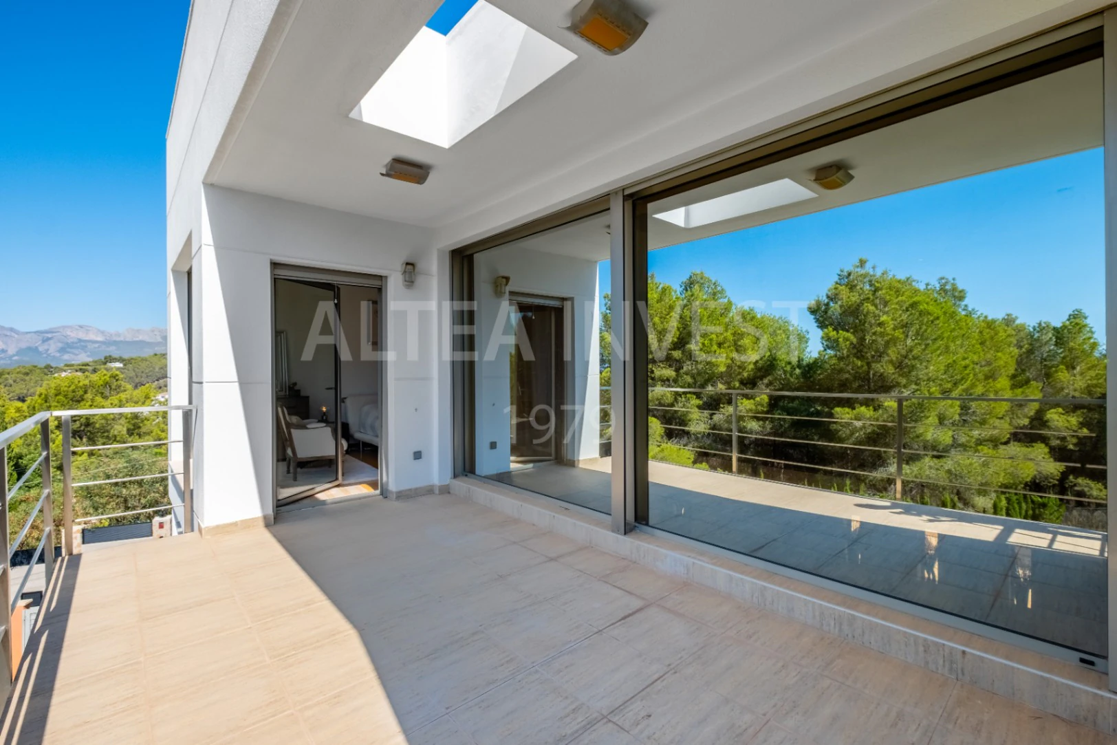 1569 - Exclusiva Villa Contemporánea con Amplio Semisótano y Vistas a la Sierra de Bernia en Altea