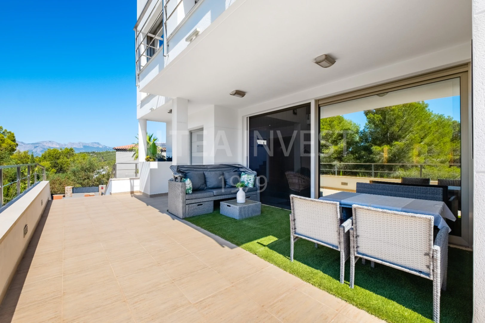 1569 - Exclusiva Villa Contemporánea con Amplio Semisótano y Vistas a la Sierra de Bernia en Altea