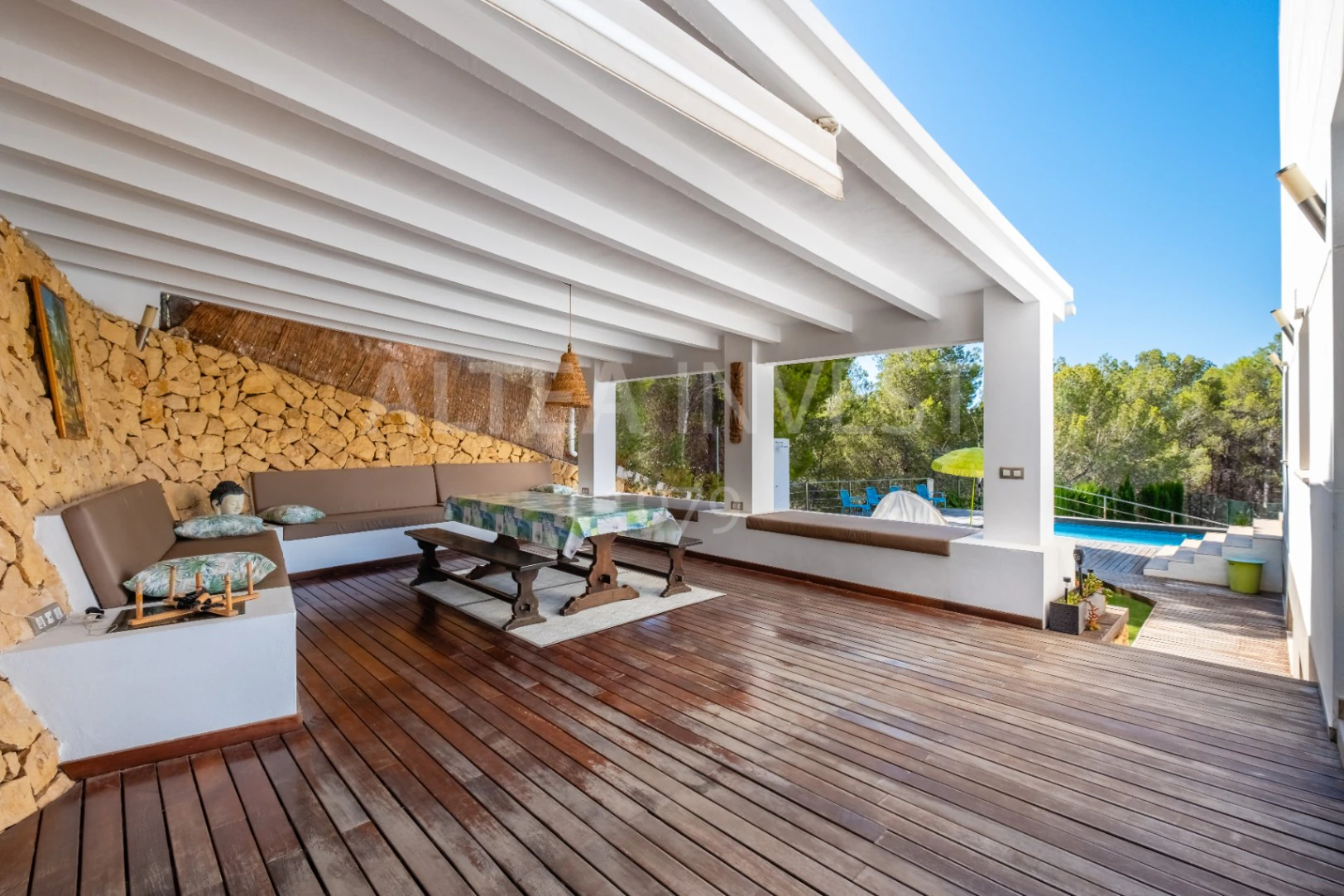 1569 - Exclusiva Villa Contemporánea con Amplio Semisótano y Vistas a la Sierra de Bernia en Altea