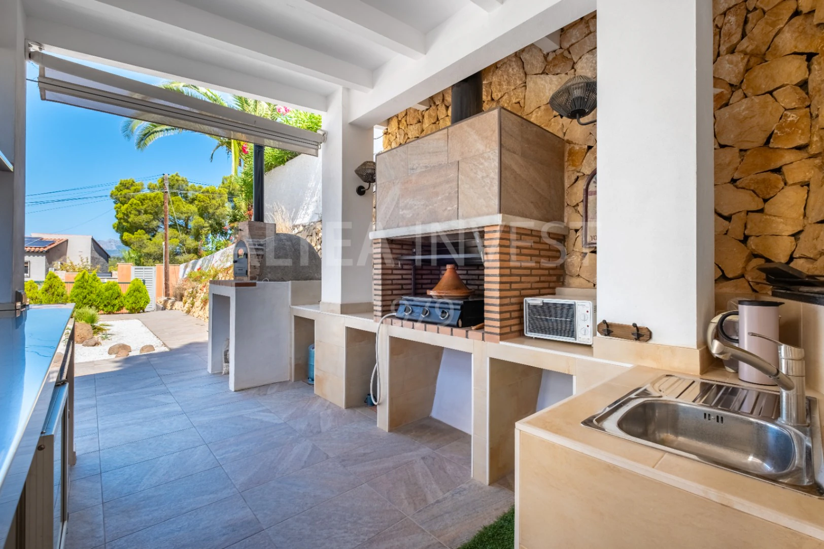 1569 - Exclusiva Villa Contemporánea con Amplio Semisótano y Vistas a la Sierra de Bernia en Altea