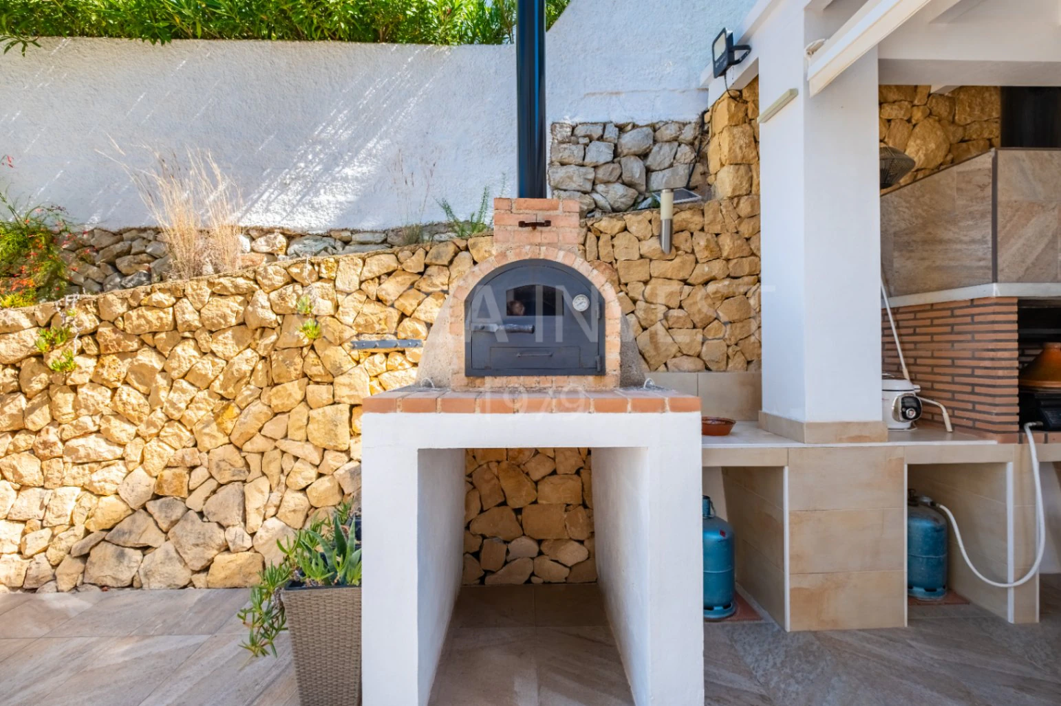 1569 - Exclusiva Villa Contemporánea con Amplio Semisótano y Vistas a la Sierra de Bernia en Altea