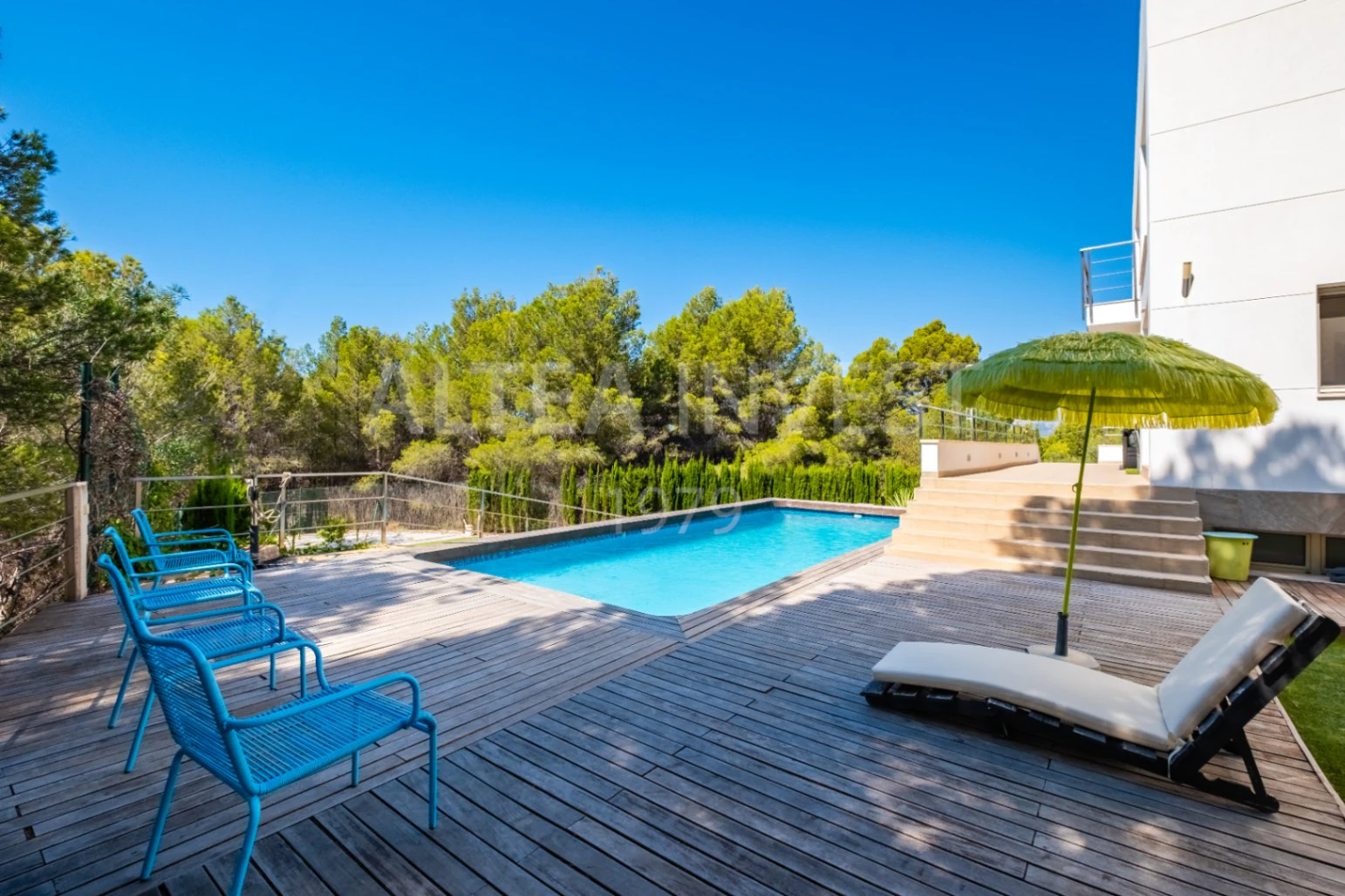 1569 - Exclusiva Villa Contemporánea con Amplio Semisótano y Vistas a la Sierra de Bernia en Altea