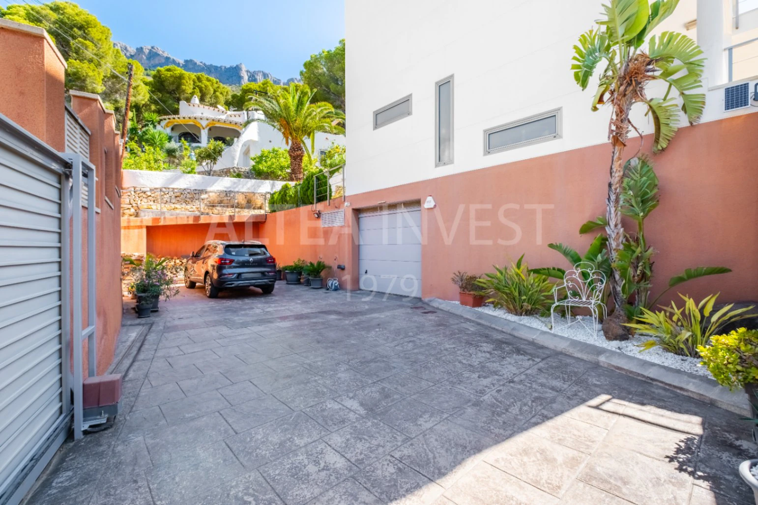 1569 - Exclusiva Villa Contemporánea con Amplio Semisótano y Vistas a la Sierra de Bernia en Altea