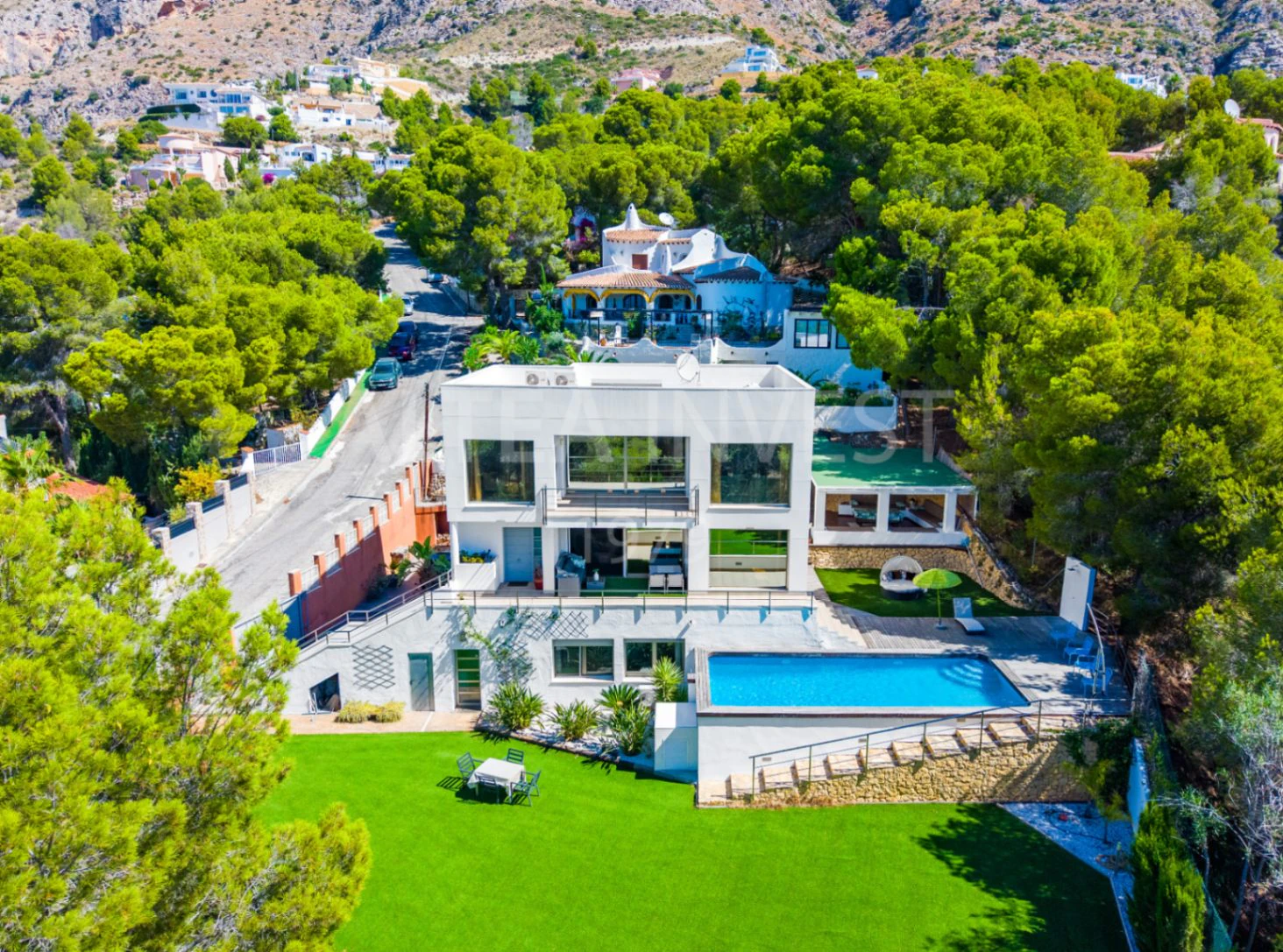 1569 - Exclusiva Villa Contemporánea con Amplio Semisótano y Vistas a la Sierra de Bernia en Altea