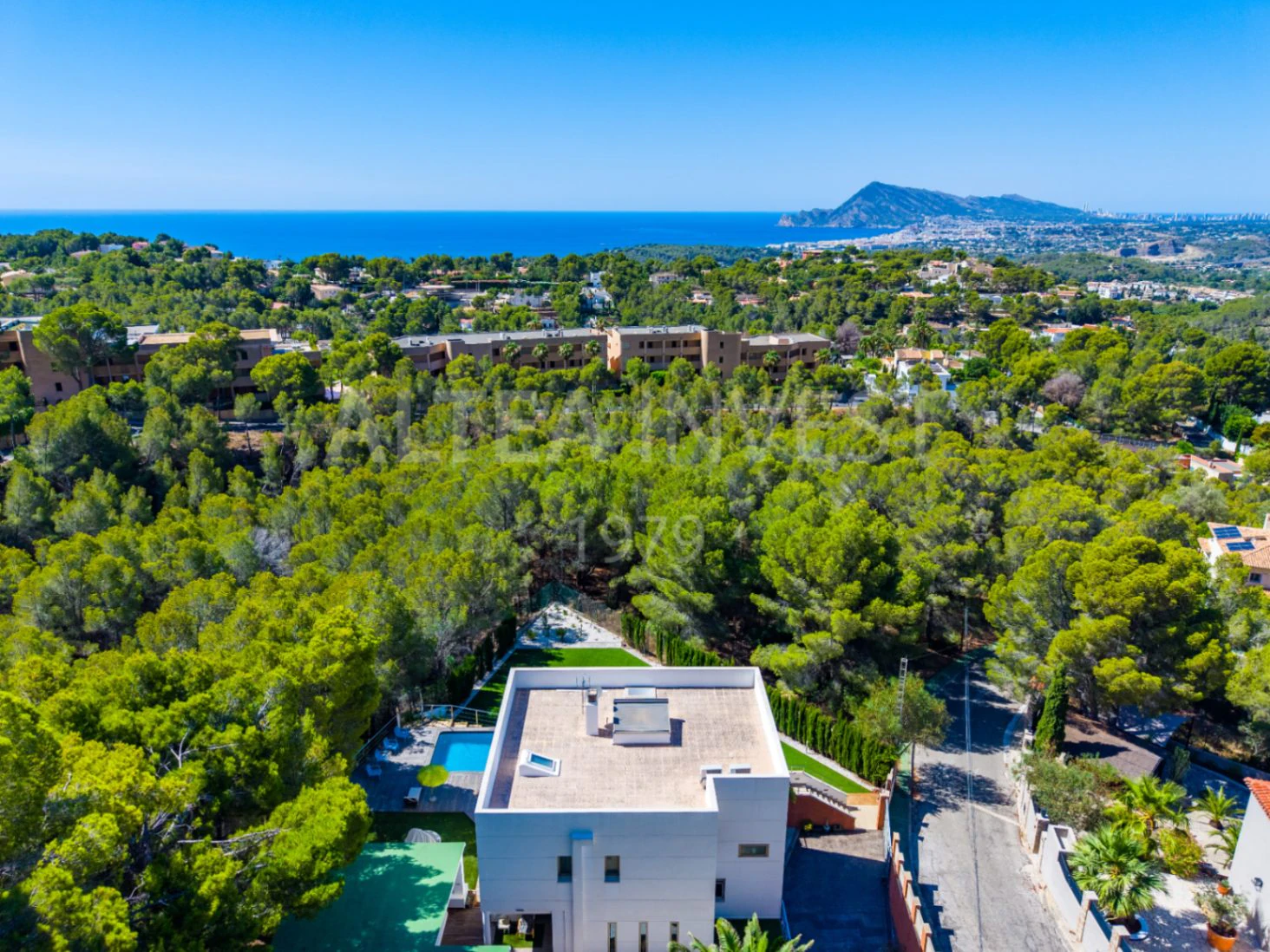 1569 - Exclusiva Villa Contemporánea con Amplio Semisótano y Vistas a la Sierra de Bernia en Altea
