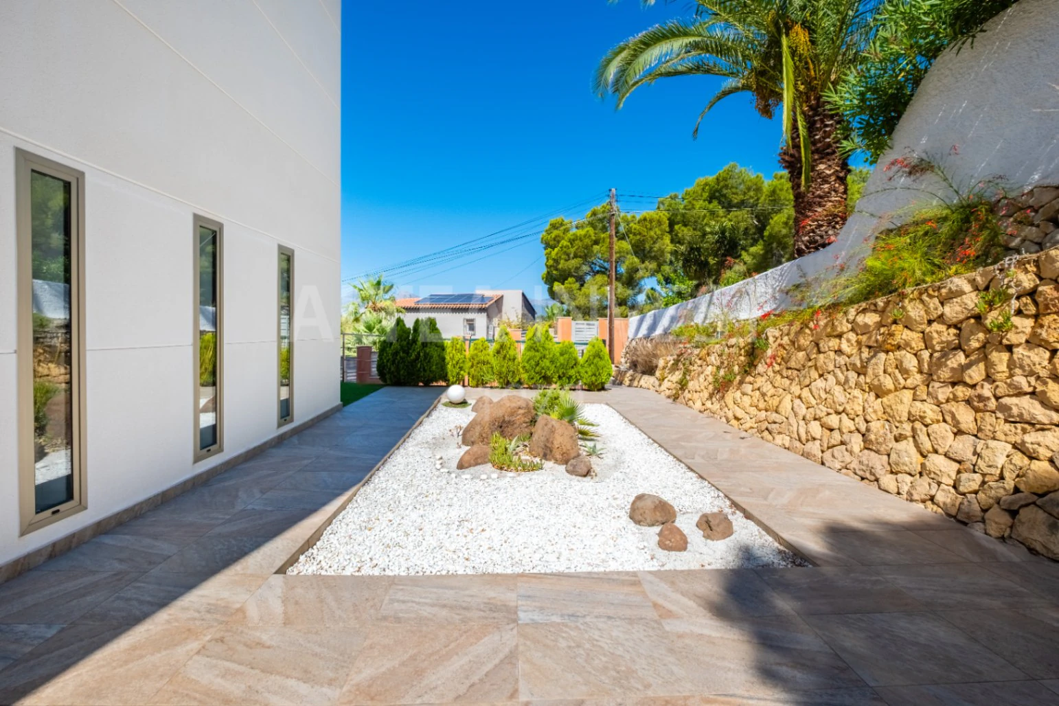 1569 - Exclusiva Villa Contemporánea con Amplio Semisótano y Vistas a la Sierra de Bernia en Altea