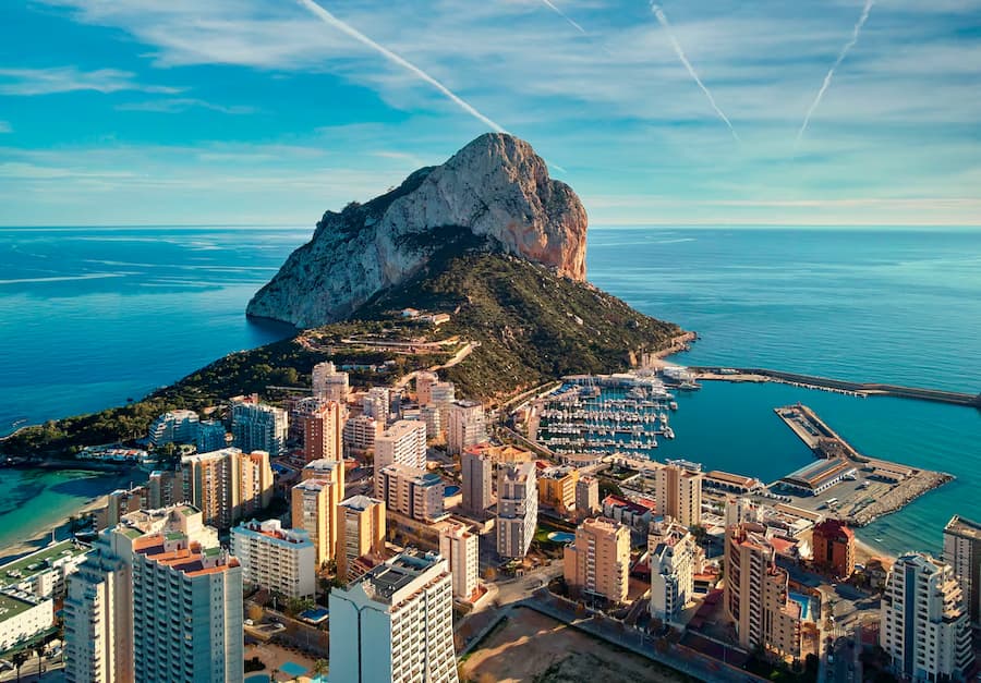 Las 8 Mejores Zonas Para Vivir en Calpe: Guía Por Barrios