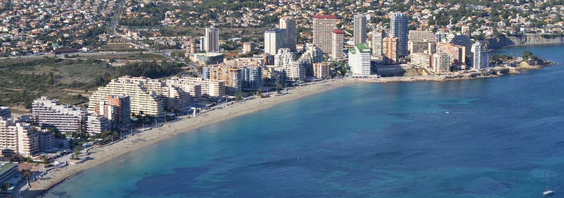 Explorando las Playas y Calas de Calpe: Encuentra tu Vivienda con Vistas al Mar