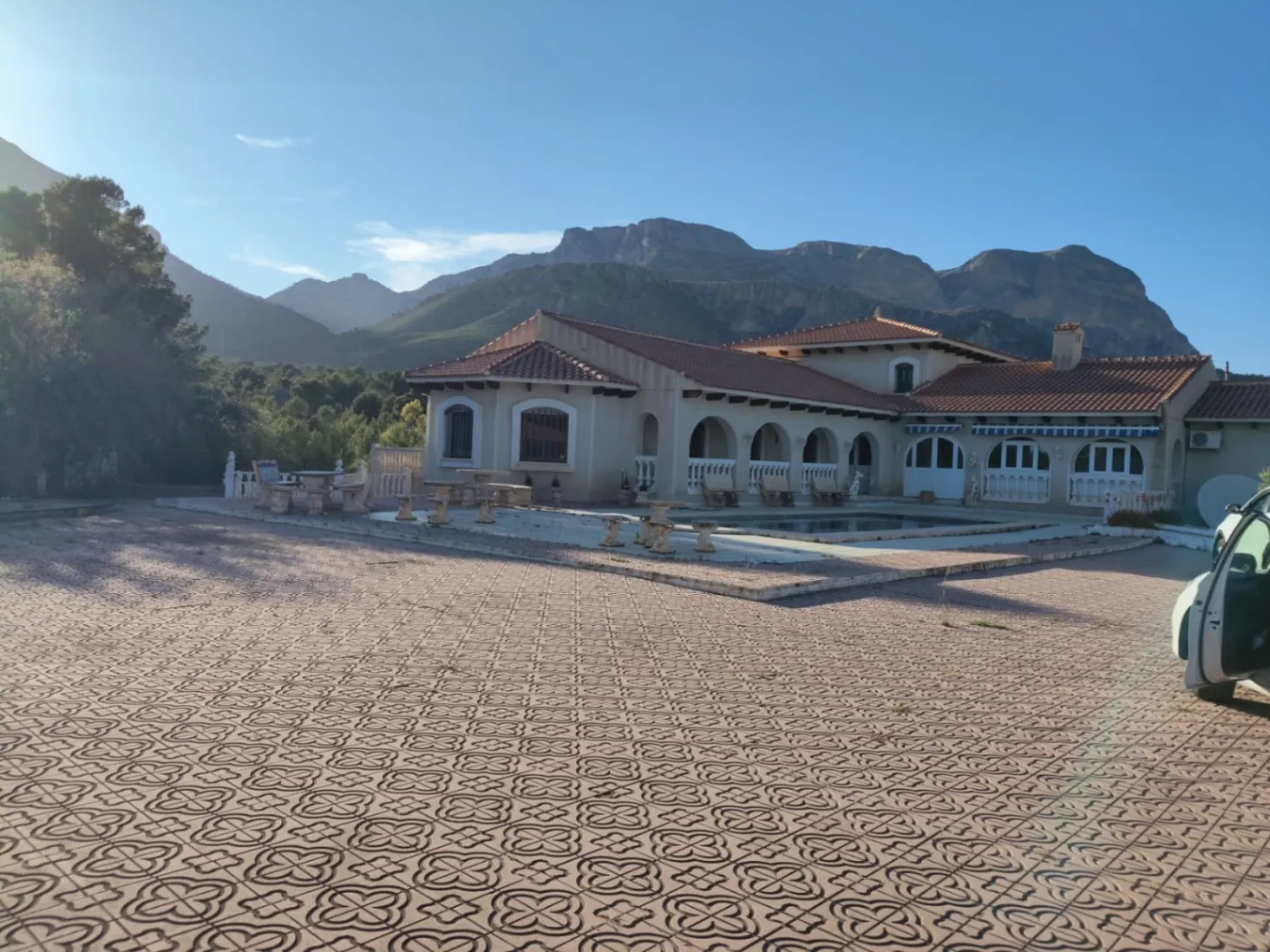 FINCA EXCLUSIVA CON ALTO POTENCIAL EN La Nucía