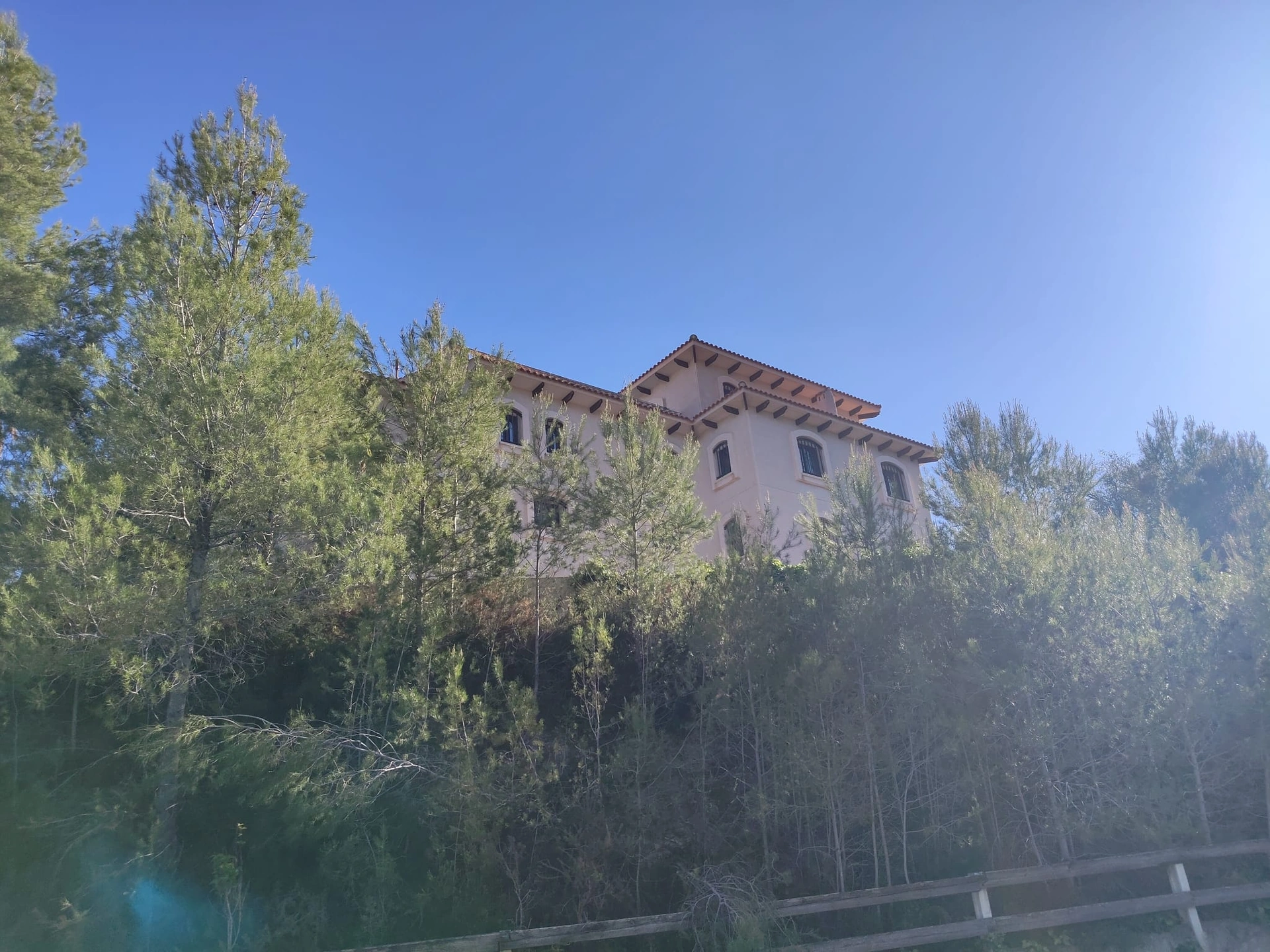 FINCA EXCLUSIVA CON ALTO POTENCIAL EN La Nucía
