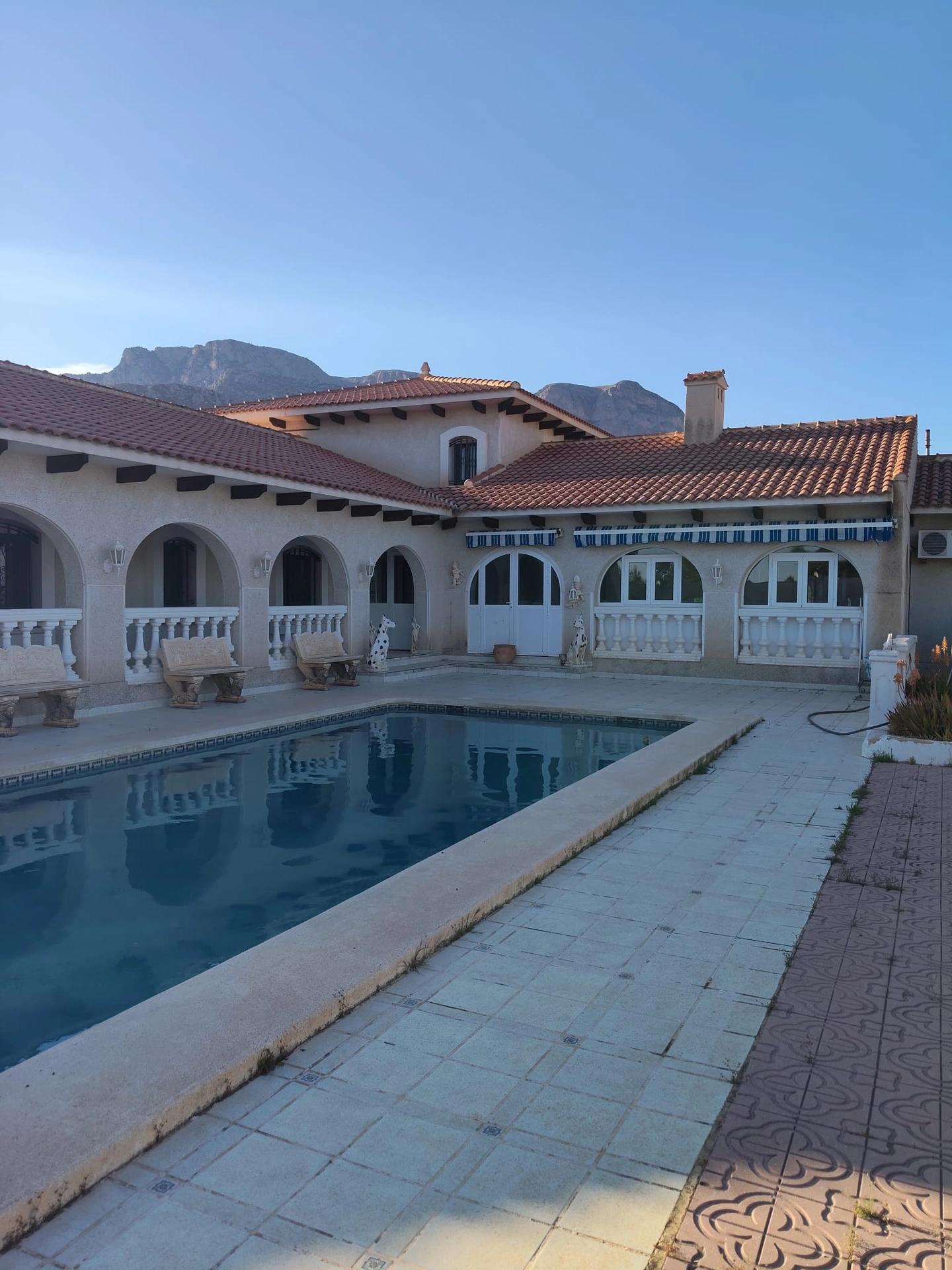 FINCA EXCLUSIVA CON ALTO POTENCIAL EN La Nucía