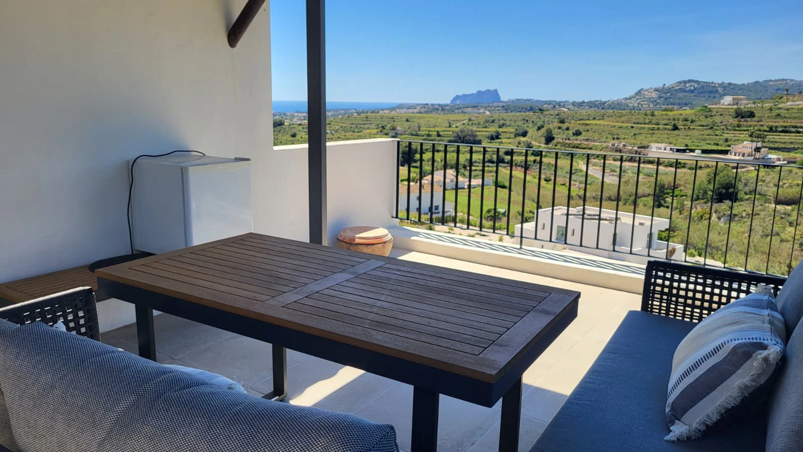 Casa en venta de 2 dormitorios con piscina privada y garaje